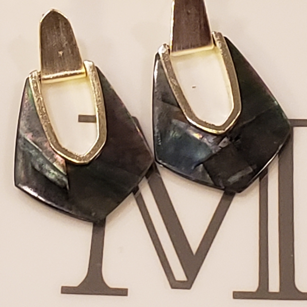 Kendra Scott drop earrings